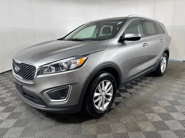Used 2017 Silver Kia LX image 8