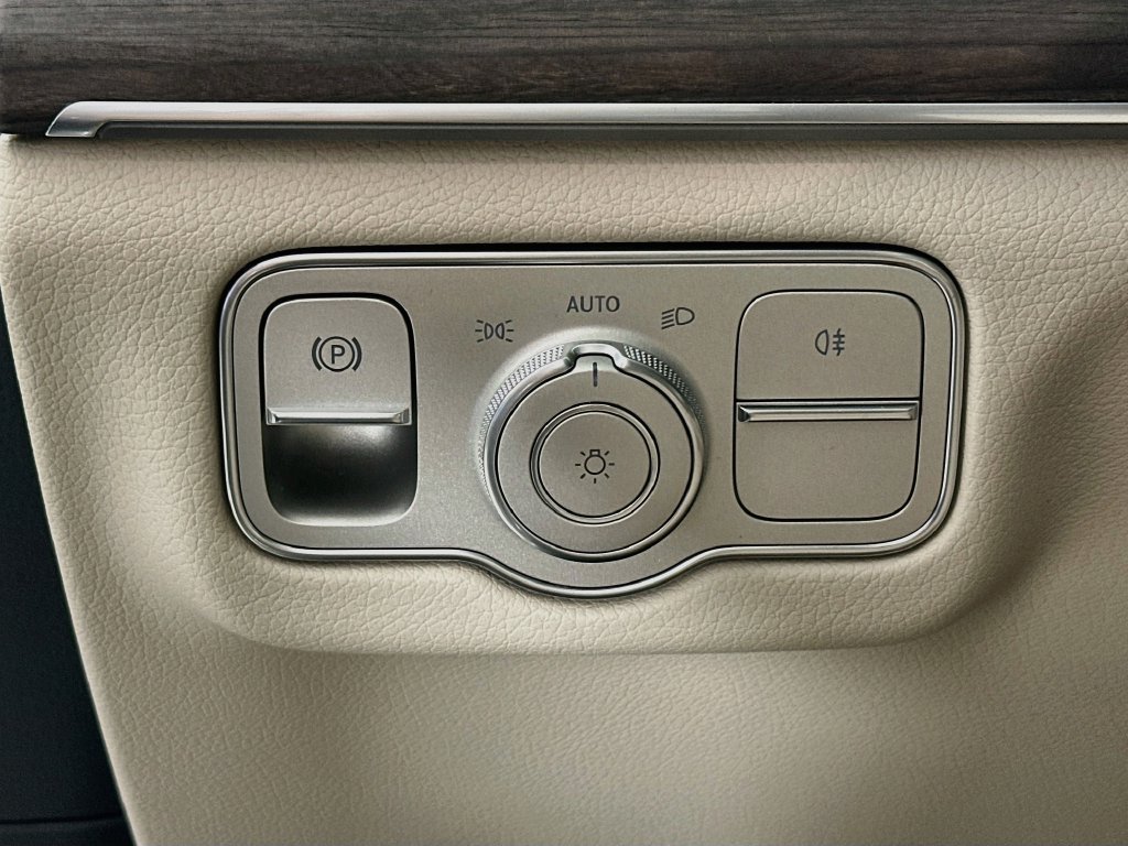 New 2027 MANUFAKTUR Moonlight White Metallic Mercedes-Benz GLE 450 image 43