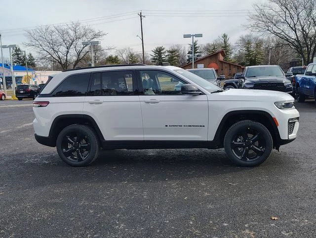 New 2026 Bright White Clear-Coat Exterior Paint Jeep Limited image 2