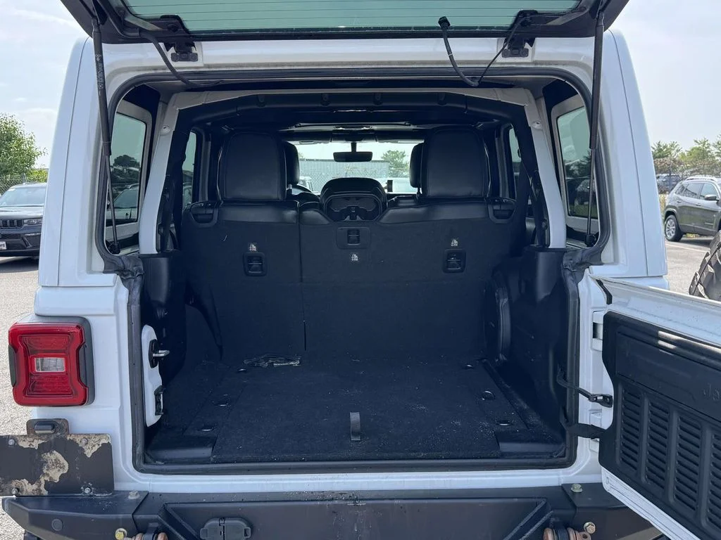 Used 2019 White Jeep Unlimited Sahara image 28