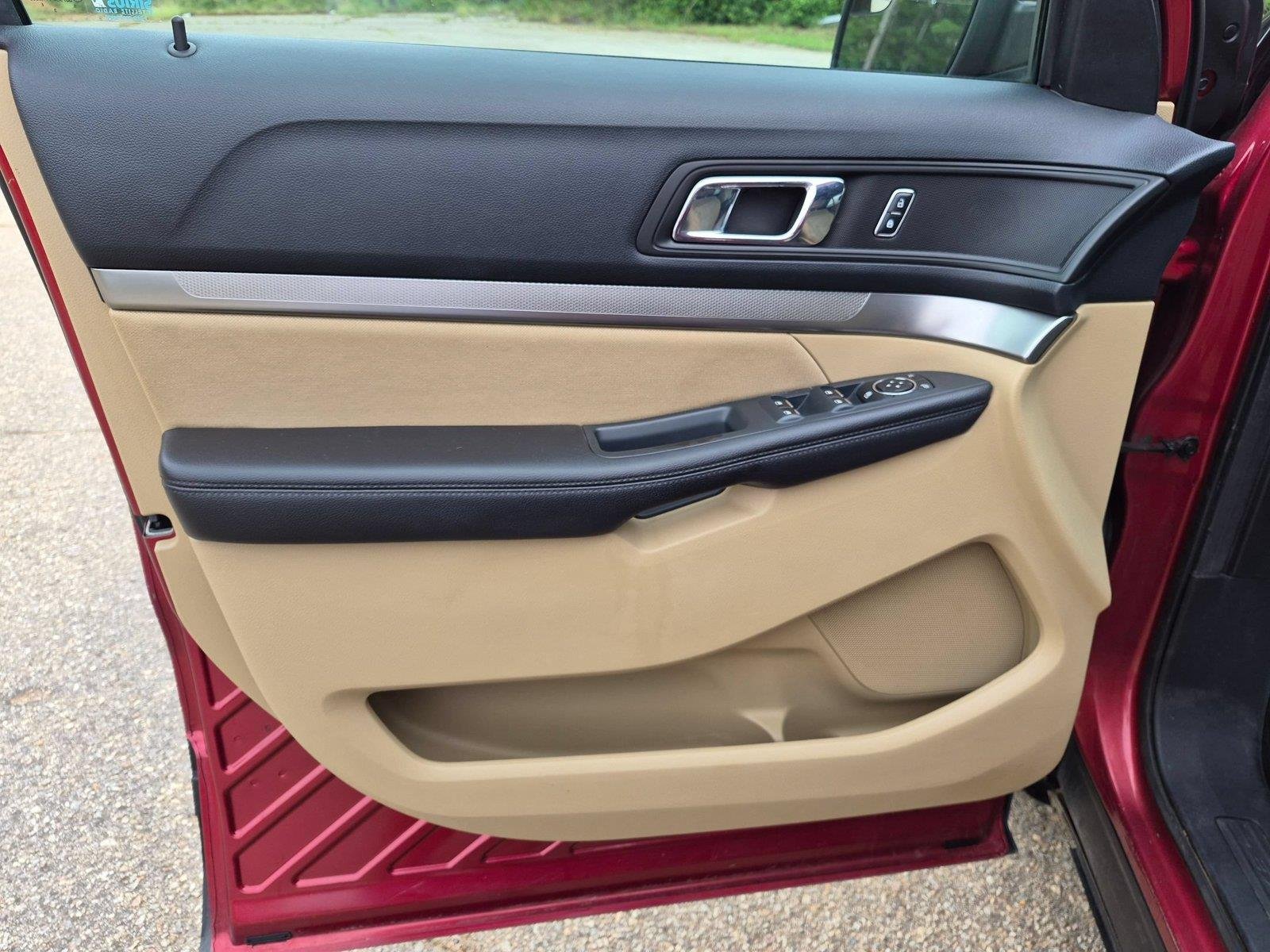 Used 2016 Ruby Red Metallic Tinted Clearcoat Ford Base image 11