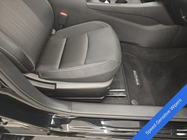 Used 2025 Super Black Clearcoat Nissan 2.5 SV image 10