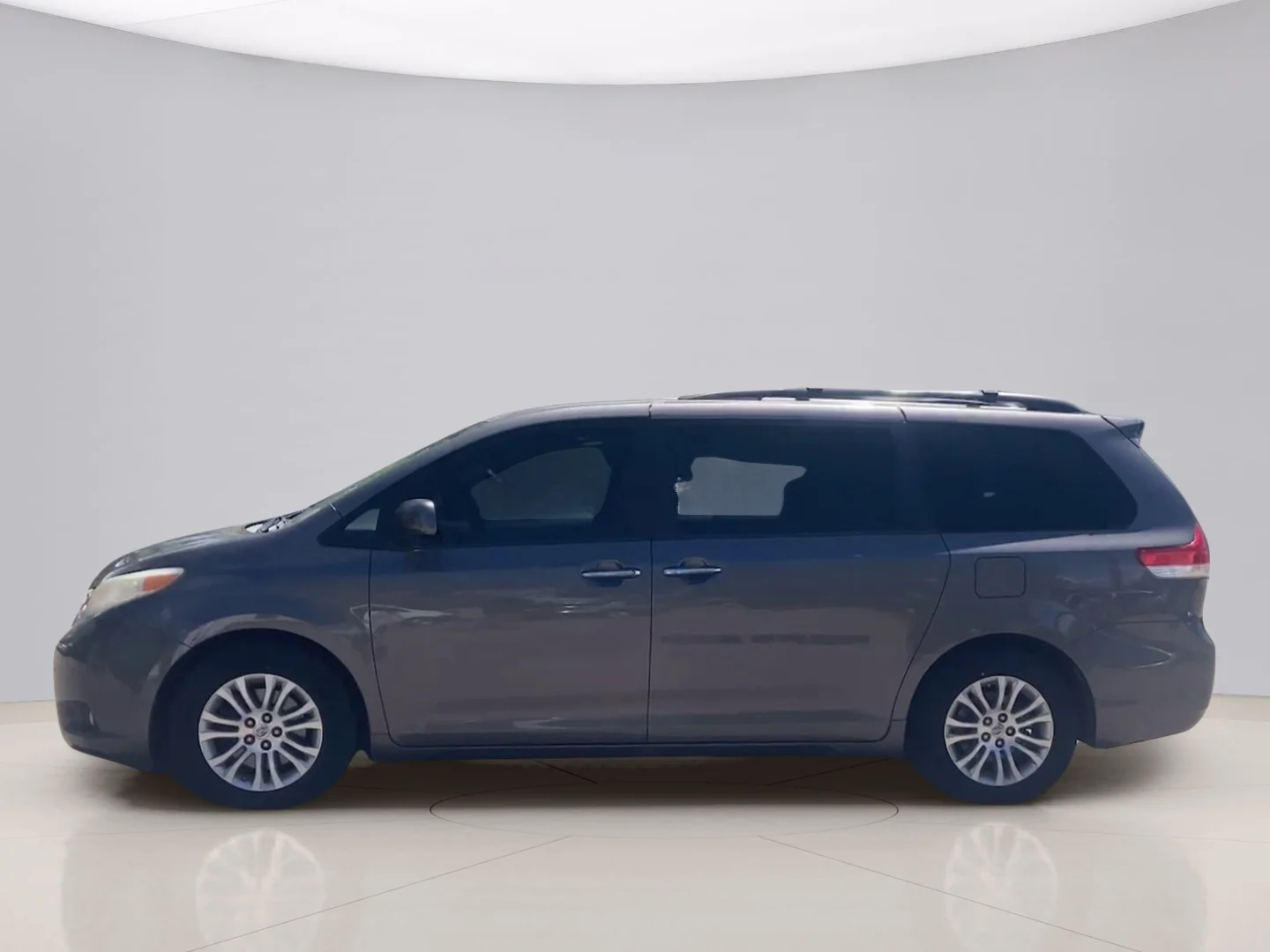 Used 2013 Gray Toyota XLE image 2