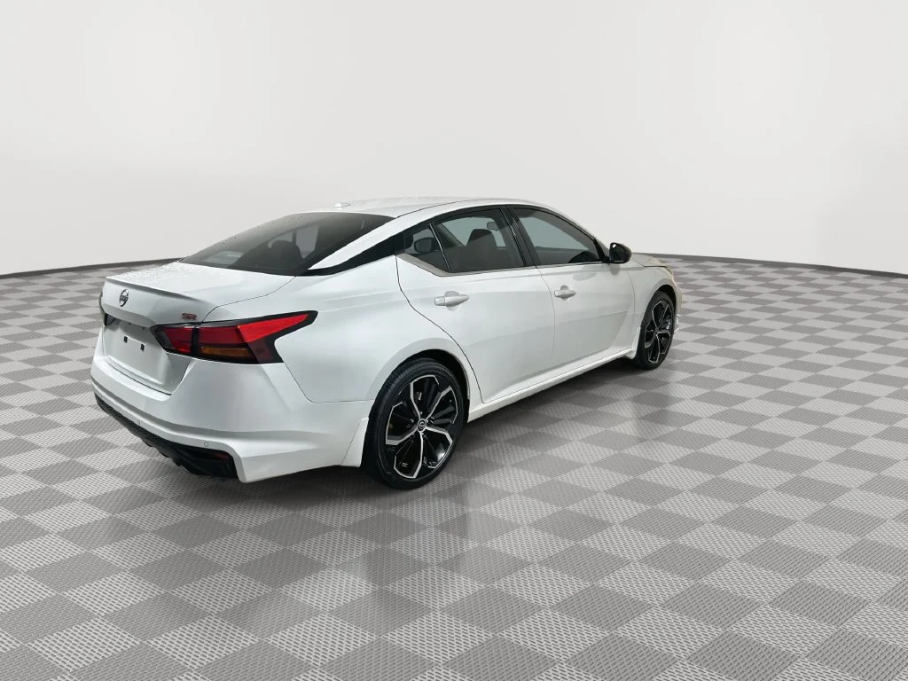 Certified Used 2025 White Nissan 2.5 SR image 8
