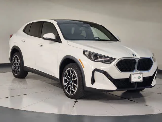 Used 2026 Alpine White BMW xDrive28i image 6
