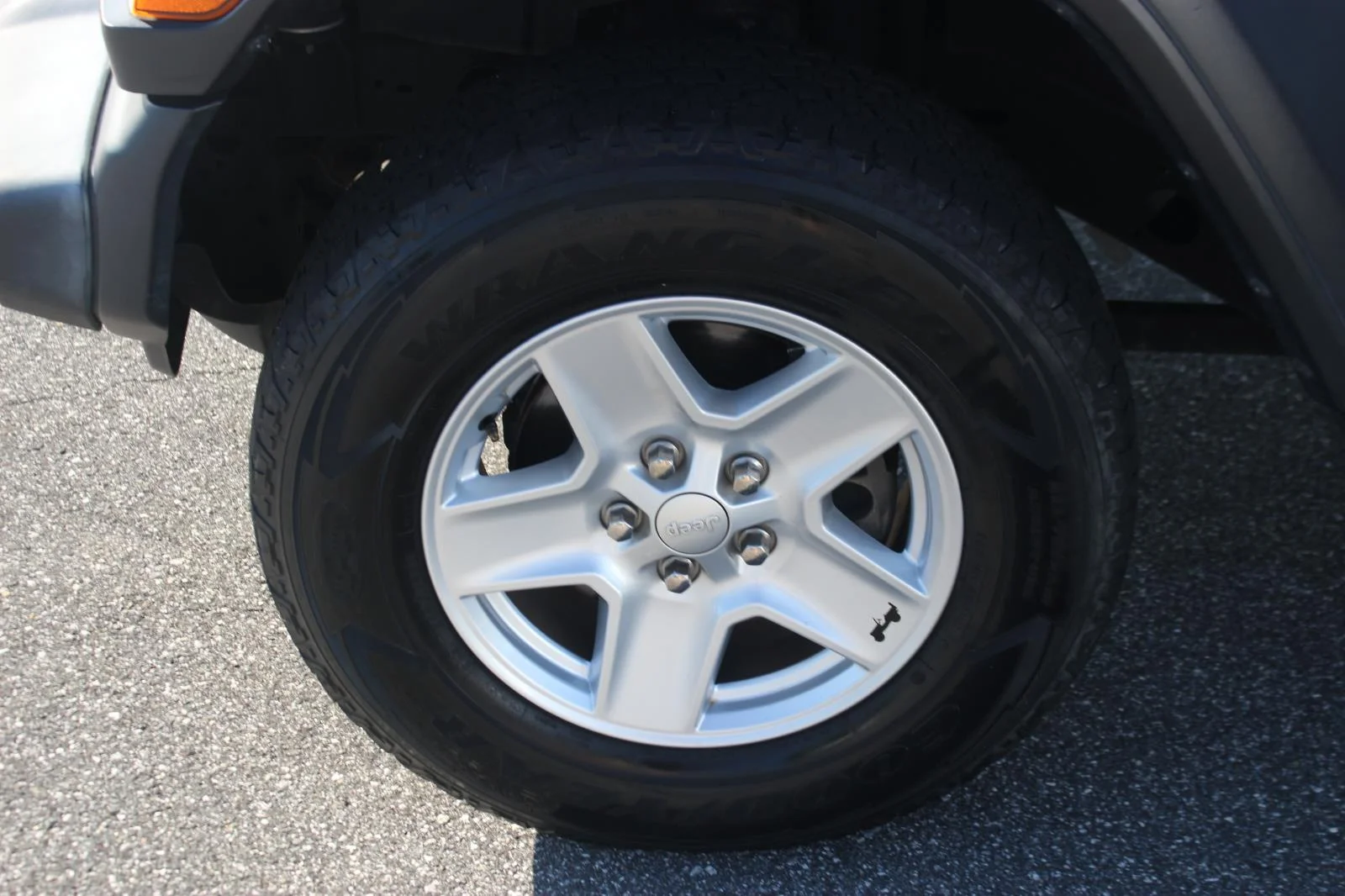 Used 2020 Silver Jeep Sport S image 35