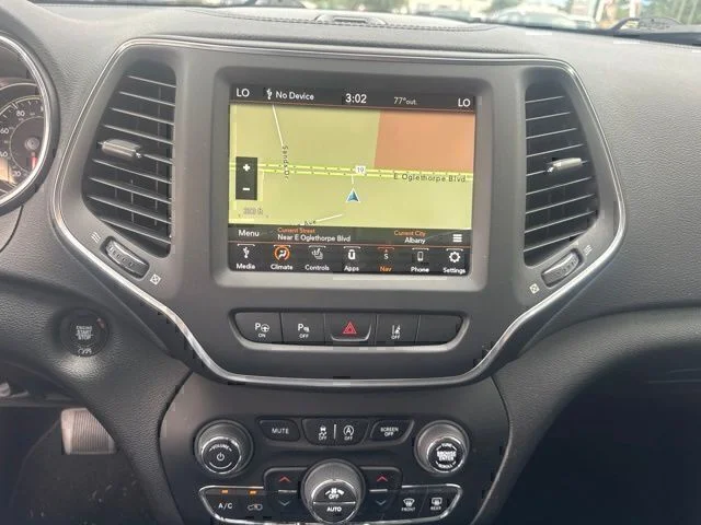 Used 2023 White Jeep Altitude image 17