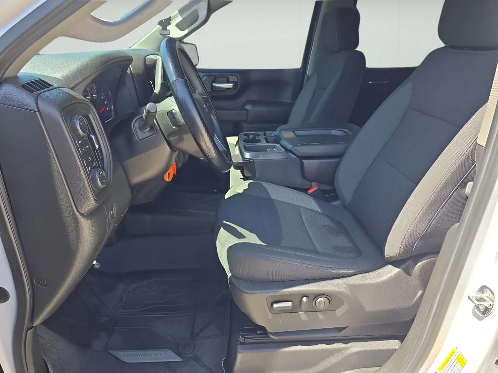 Used 2022 White Chevrolet Custom image 37