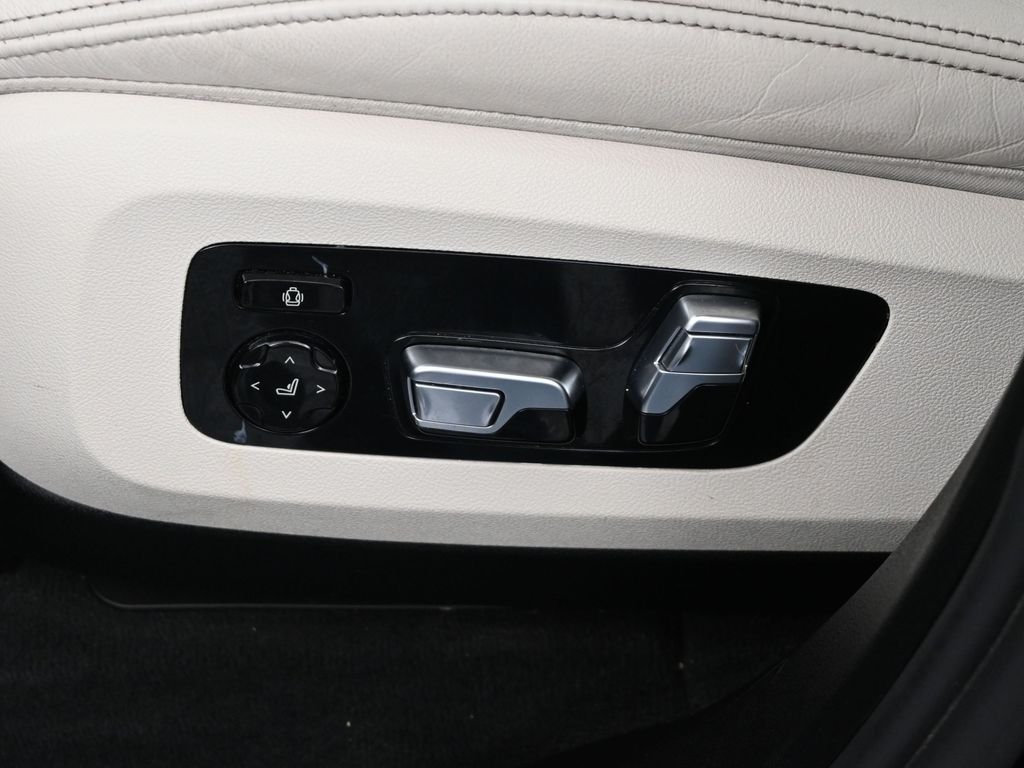 Used 2022 Black BMW M50i image 12