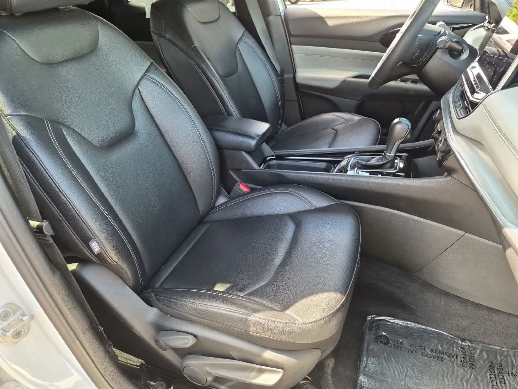 Used 2025 White Jeep Limited image 32