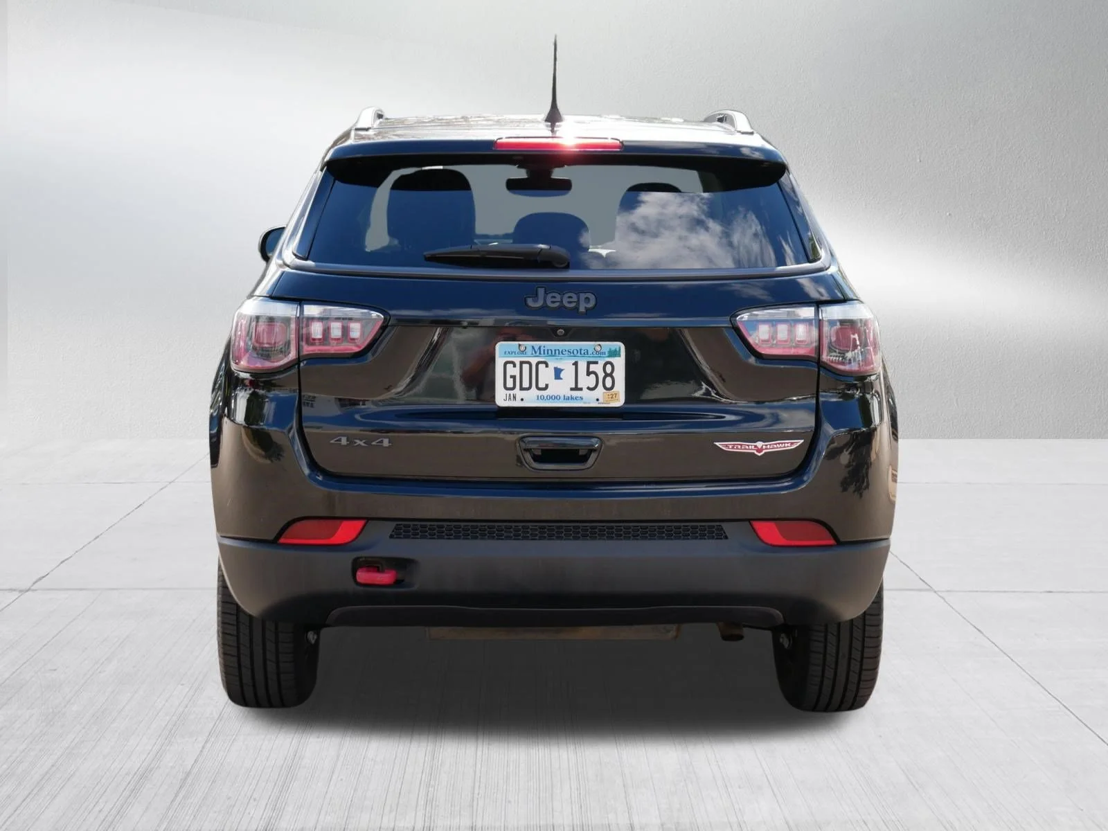 Used 2018 Diamond Black Crystal Pearlcoat Jeep Trailhawk image 6