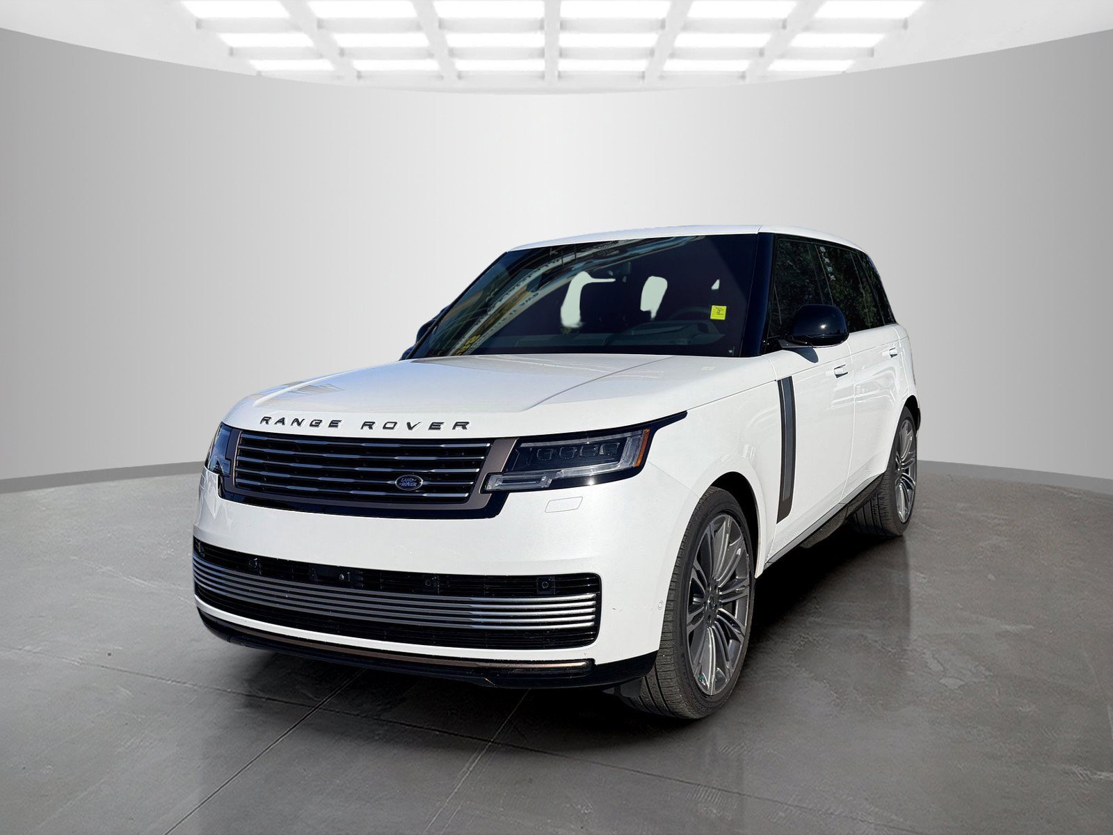 Used 2024 White Land Rover SV image 1