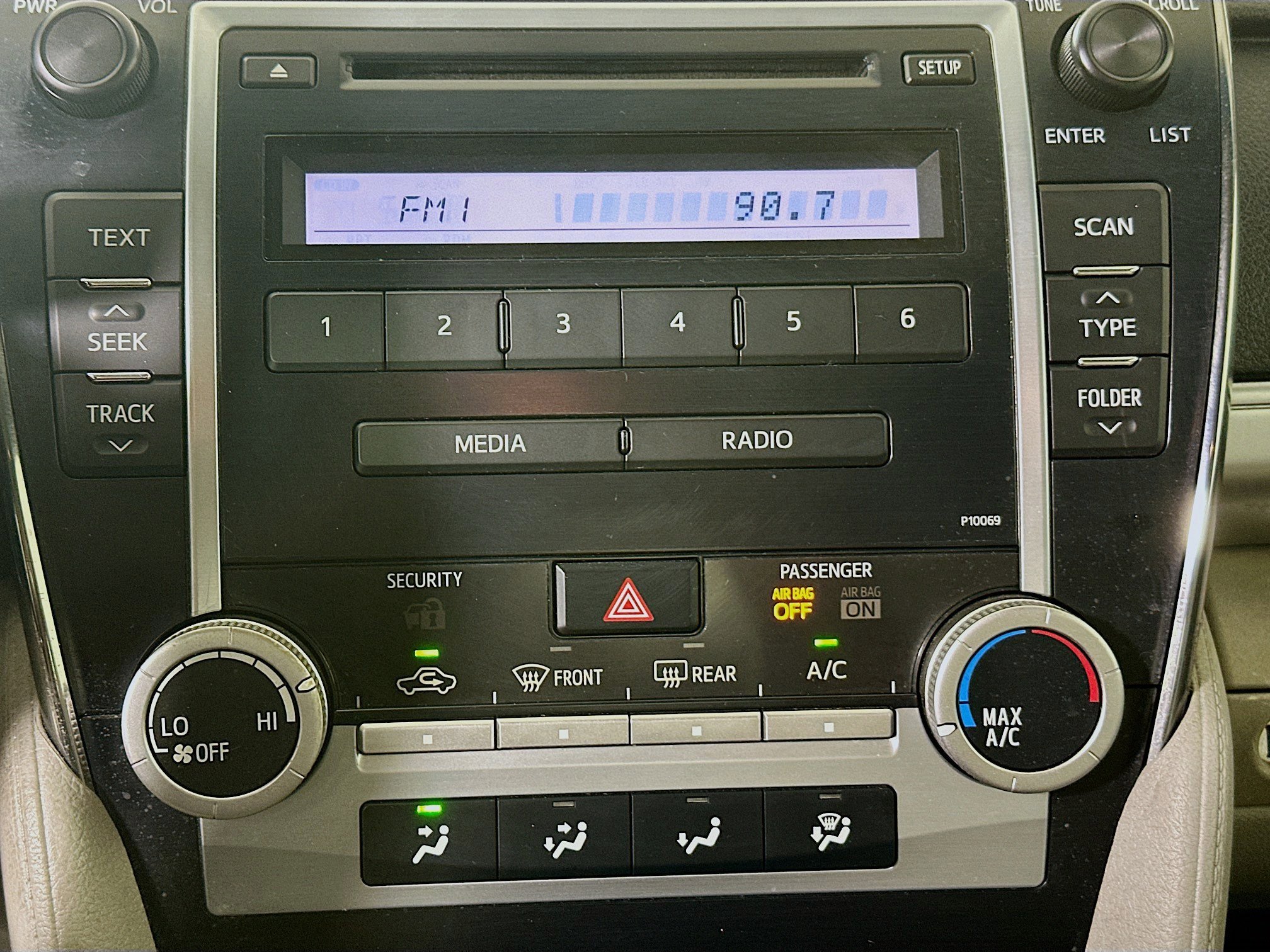 Used 2012 Classic Silver Metallic Toyota L image 21