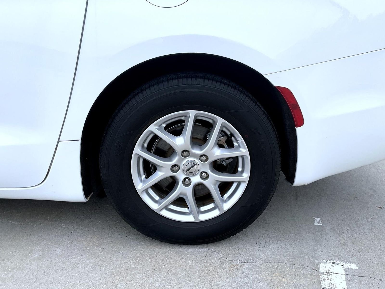 Used 2022 White Chrysler Touring L image 21