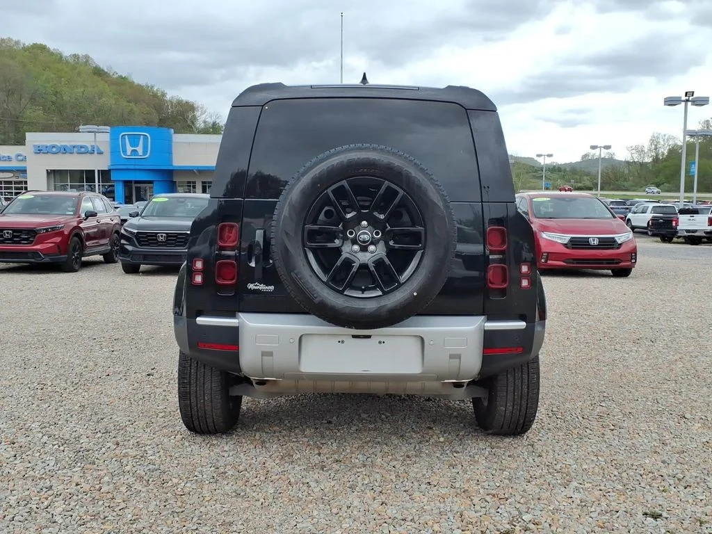 Used 2025  Land Rover S image 6