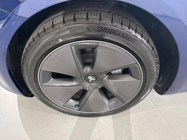 Used 2023  Tesla Base image 5