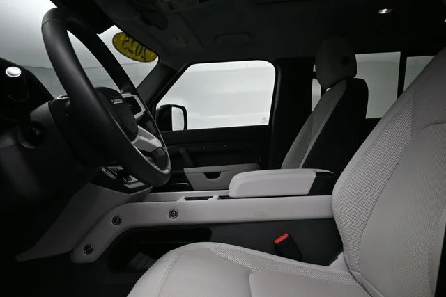 Used 2025 Blue Land Rover S image 16