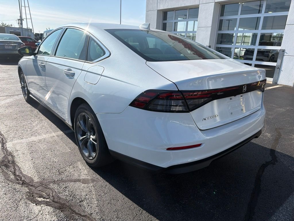 Used 2023 Platinum White Pearl Honda EX image 3