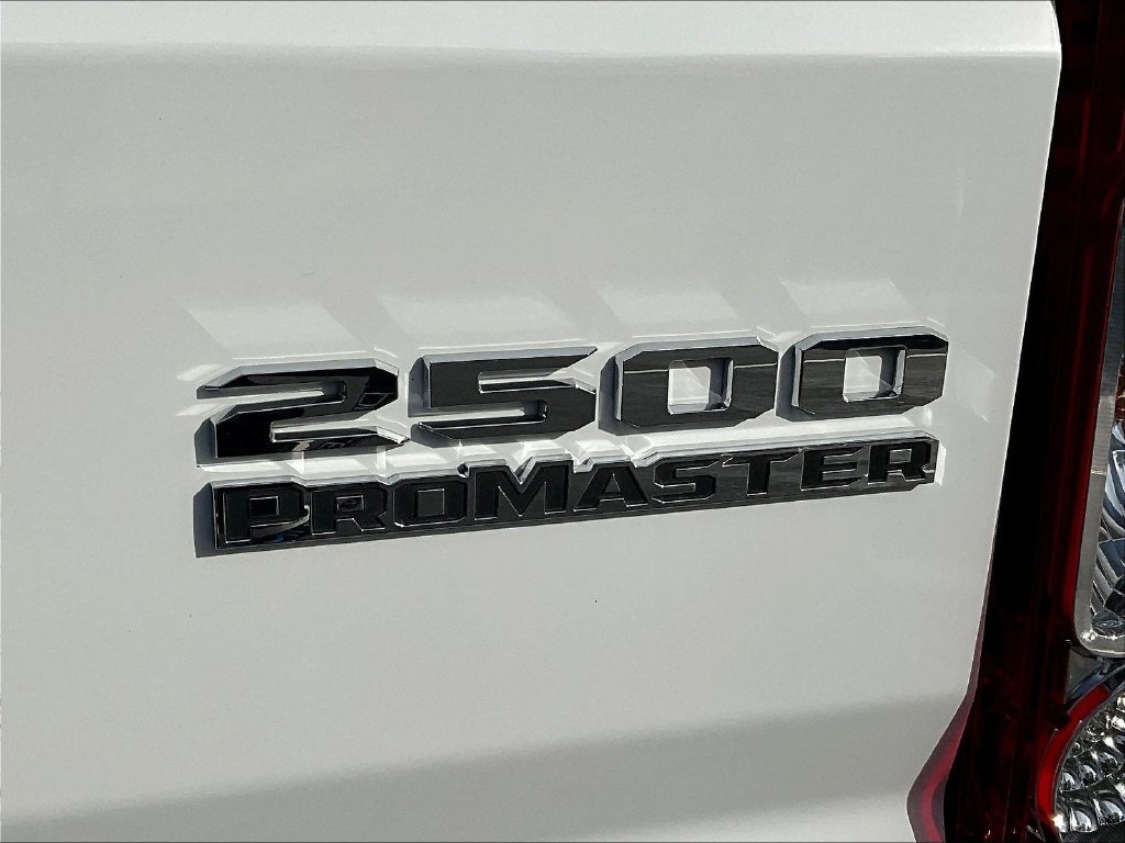 Used 2025 White Ram Base image 23