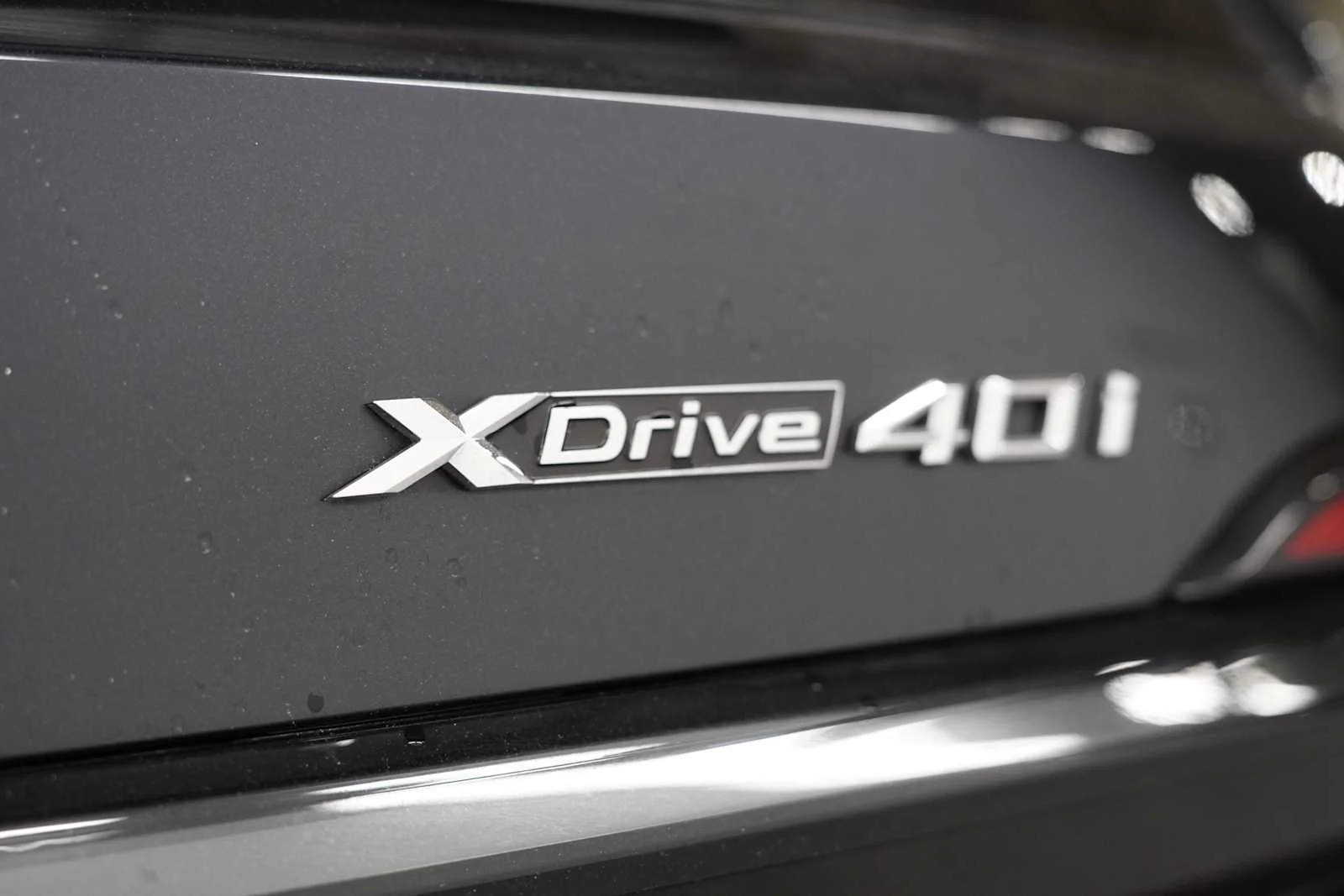 Certified Used 2024 Carbon Black Metallic BMW xDrive40i image 9