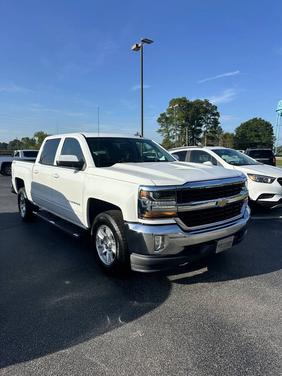 Used 2017 White Chevrolet LT 4x4 4dr Crew Cab 5.8 ft. SB image 9