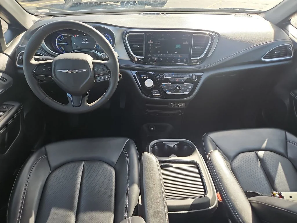 Used 2024 White Chrysler Select S Appearance image 12