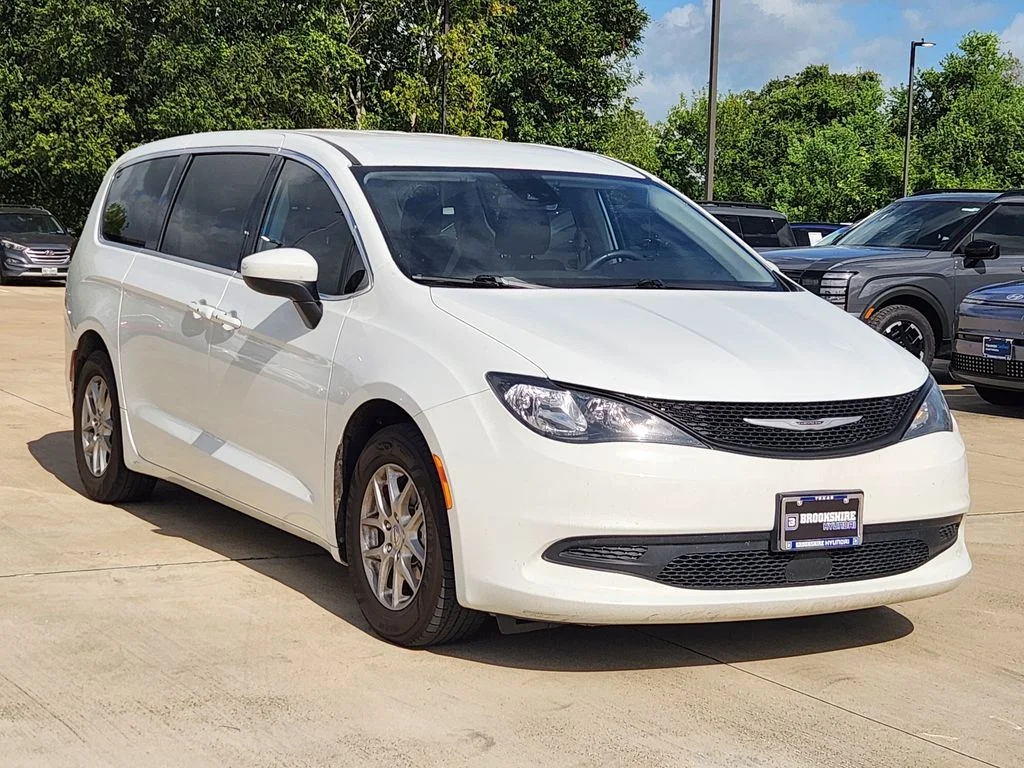 Used 2023 Bright White Clearcoat Chrysler LX image 5