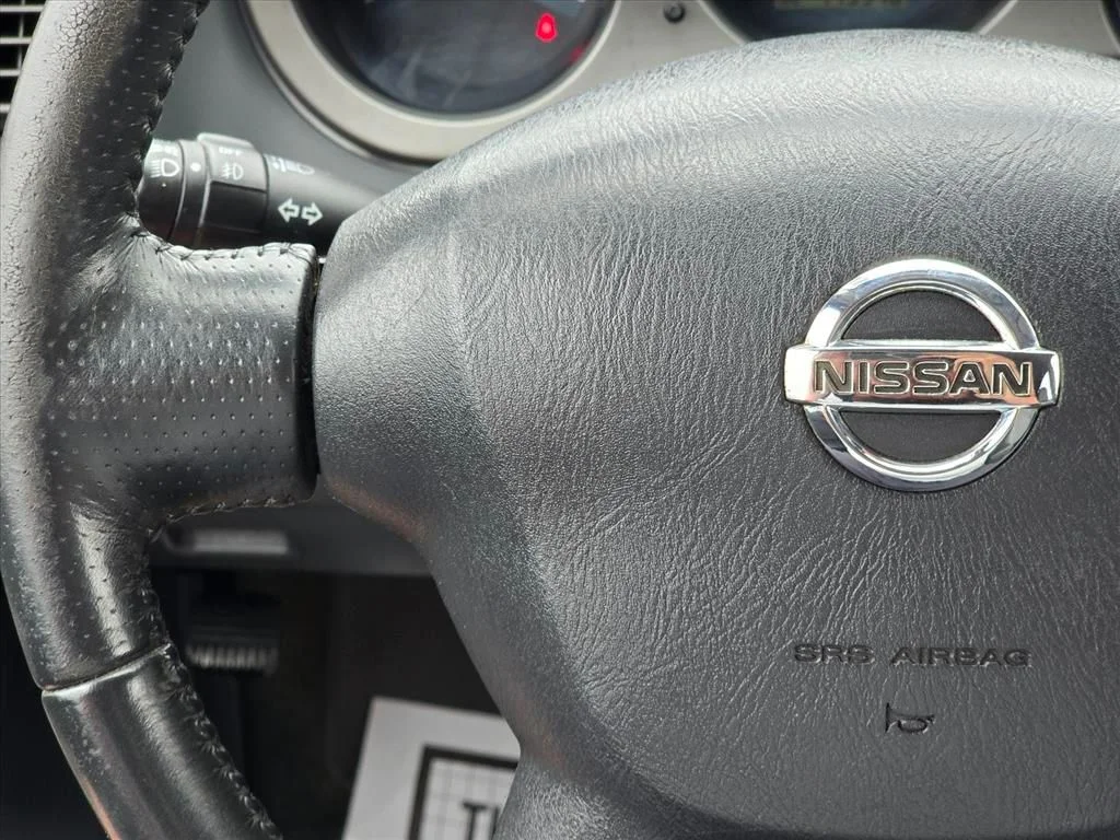Used 2002 Red Nissan  image 14