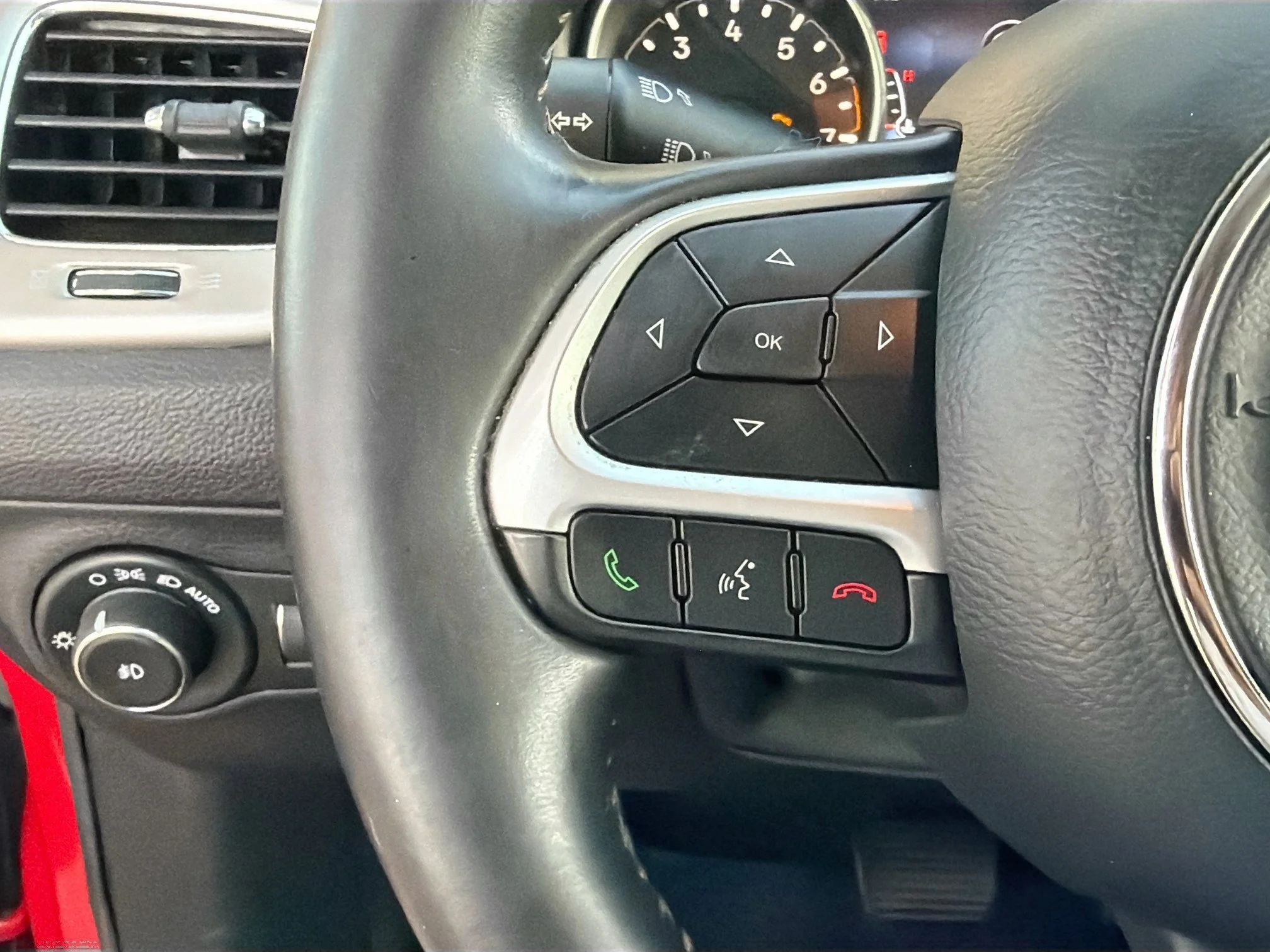 Used 2018 Redline Pearlcoat Jeep Latitude image 36