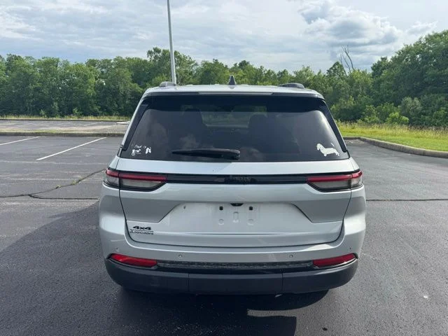 Used 2024 Silver Jeep Altitude X image 4