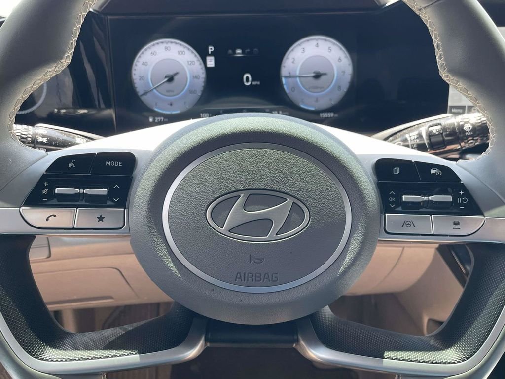 Used 2025 Gray Hyundai SEL Convenience image 23