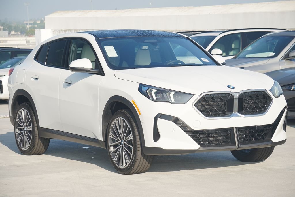 Used 2026 Alpine White BMW xDrive28i image 3