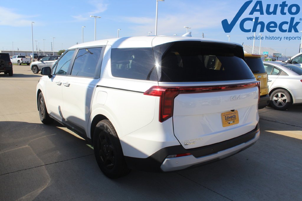 Used 2025 White Kia LXS image 3