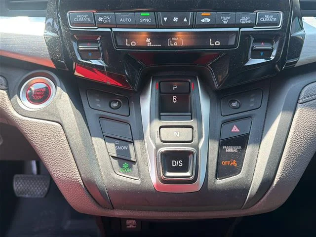 Used 2019 White Diamond Pearl Honda  image 22