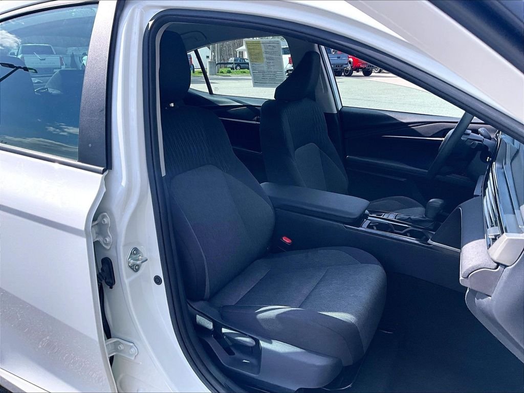 Used 2025 White Toyota LE image 11