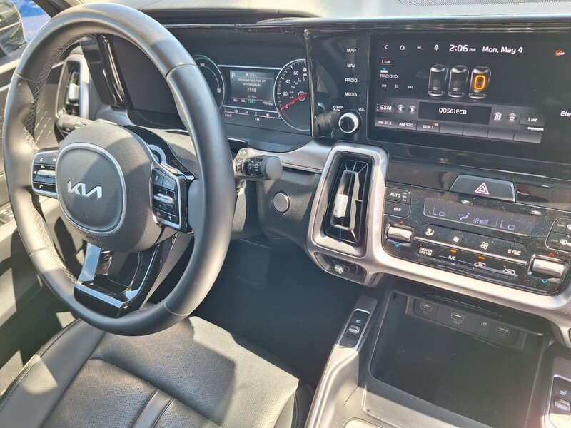 Used 2022 Black Kia EX image 31