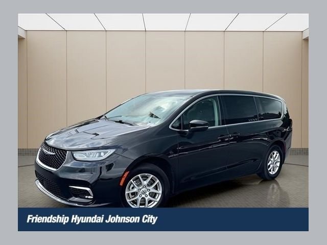 Used 2023 Black Chrysler Touring L image 1