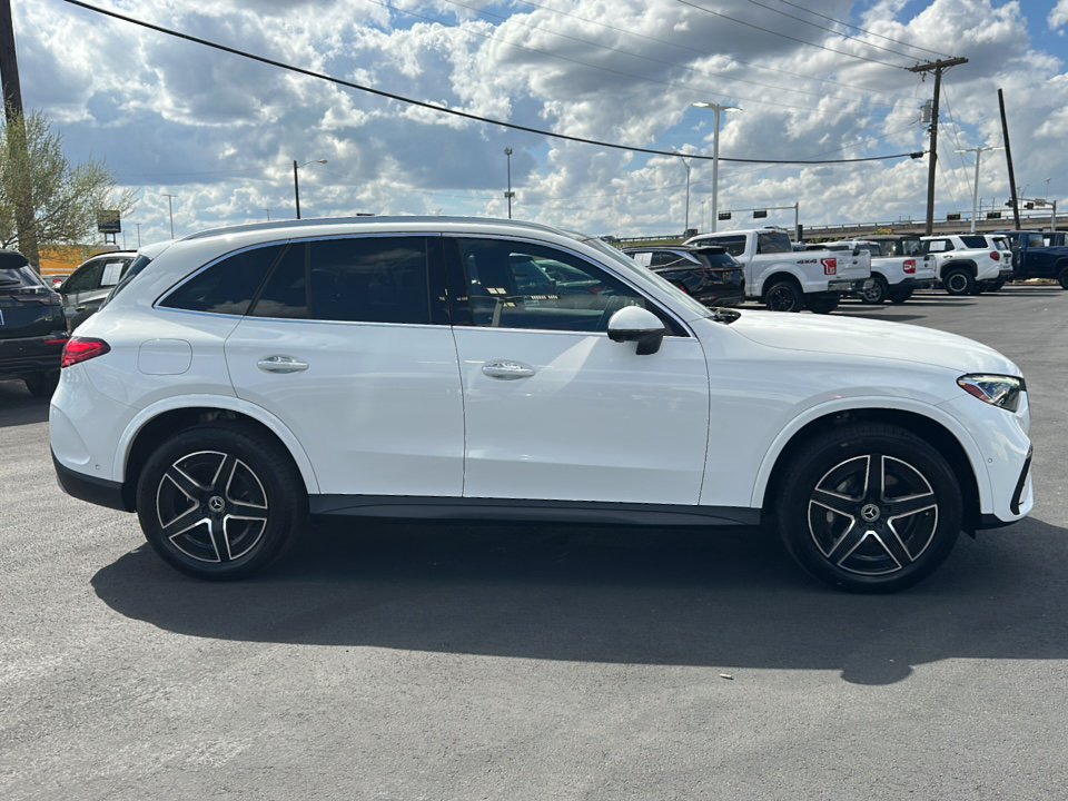 Used 2024 Polar White Mercedes-Benz 4MATIC® SUV image 9