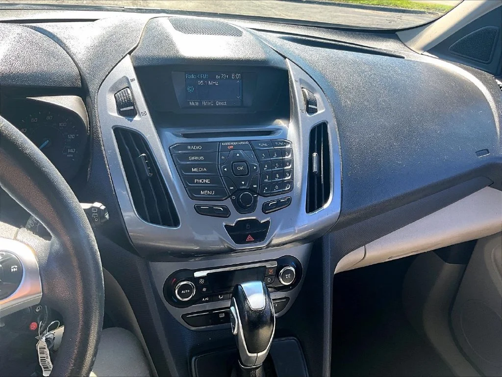 Used 2014  Ford Titanium image 30