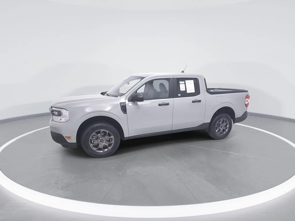 Used 2024 Green Ford XLT image 2