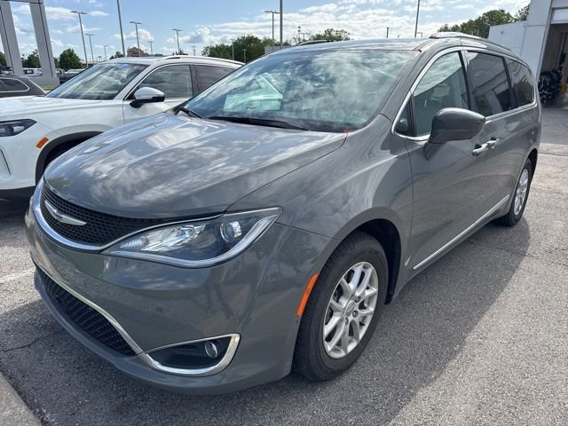 Used 2020 Chrysler Pacifica Touring L with VIN 2C4RC1BG3LR239986 for sale in Kansas City