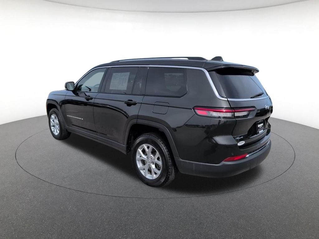 Used 2024  Jeep Limited image 10