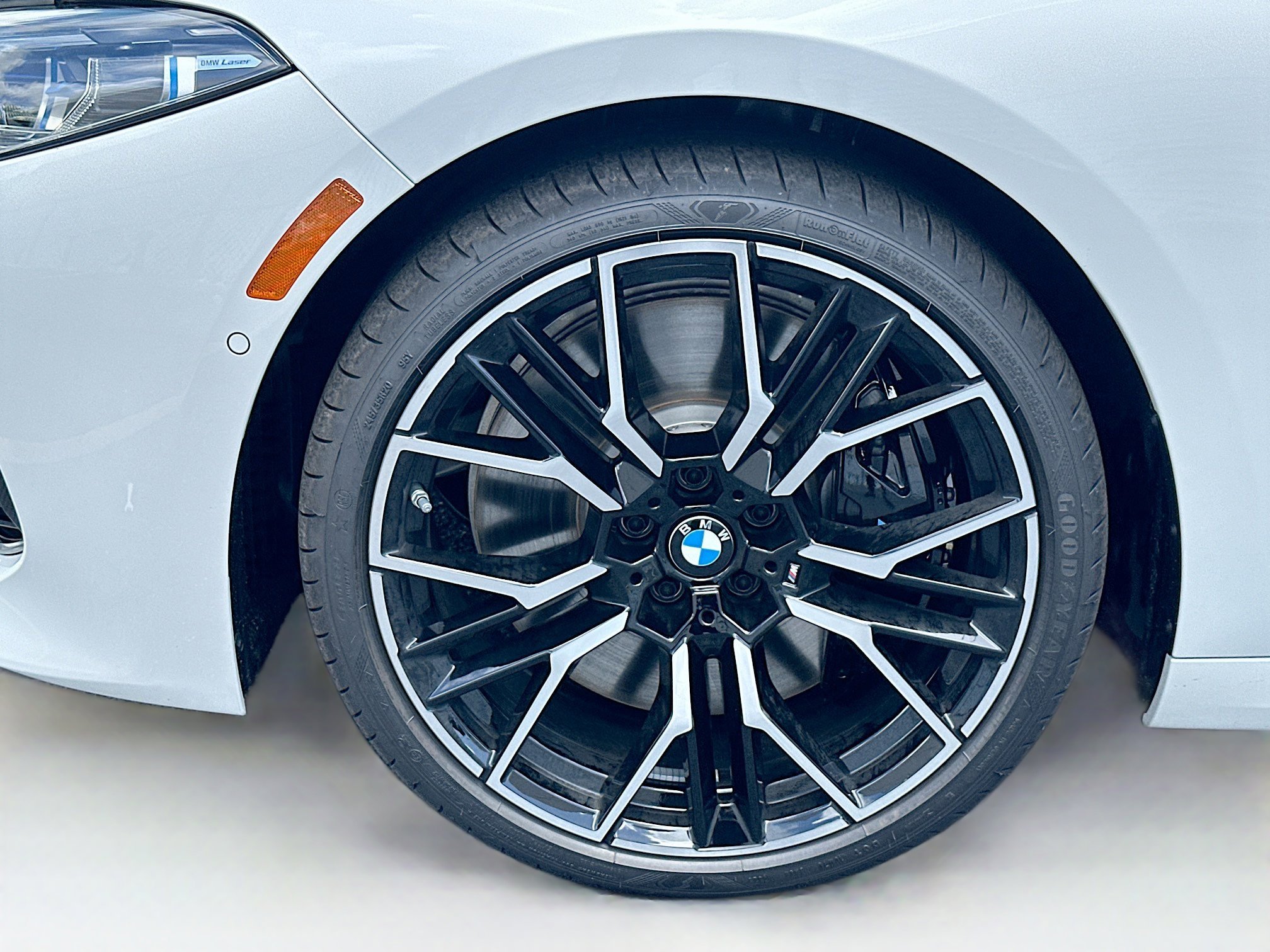 2026 BMW 8 Series M850i - Photo 26