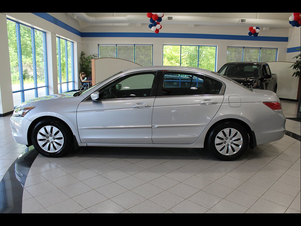 Used 2008 Alabaster Silver Metallic Honda LX image 8