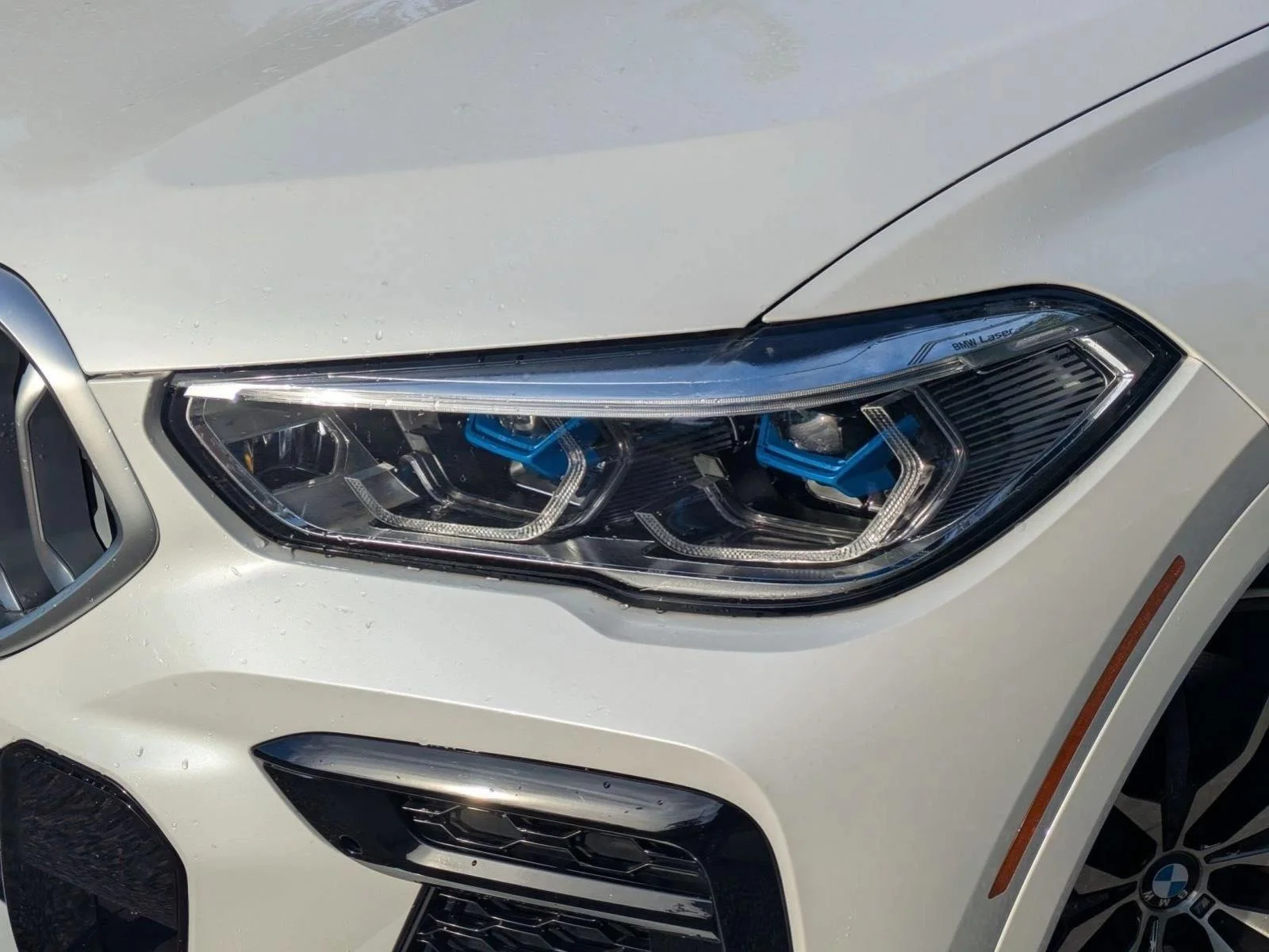 Used 2022 Mineral White Metallic BMW xDrive40i image 7