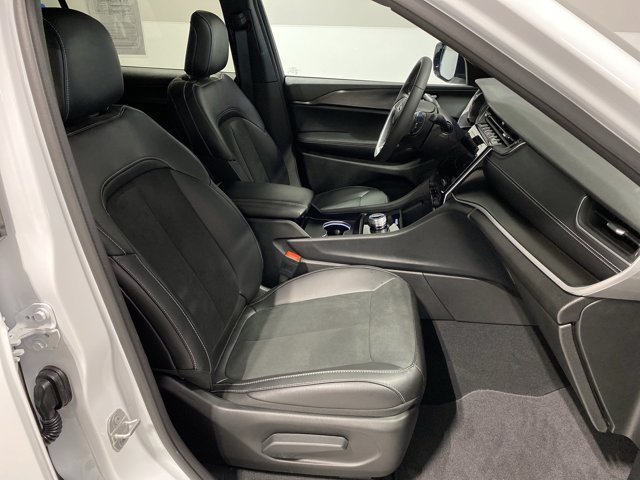Used 2025 Bright White Clearcoat Jeep Altitude X image 27