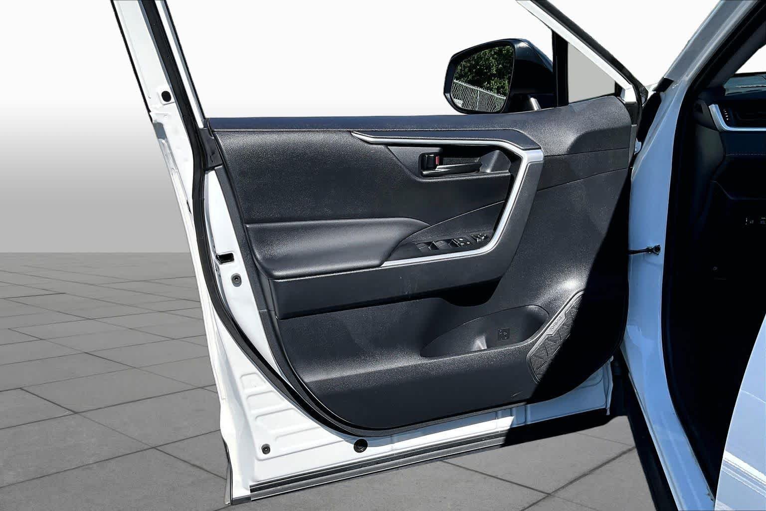 Used 2024 Ice Cap Toyota Hybrid LE image 21