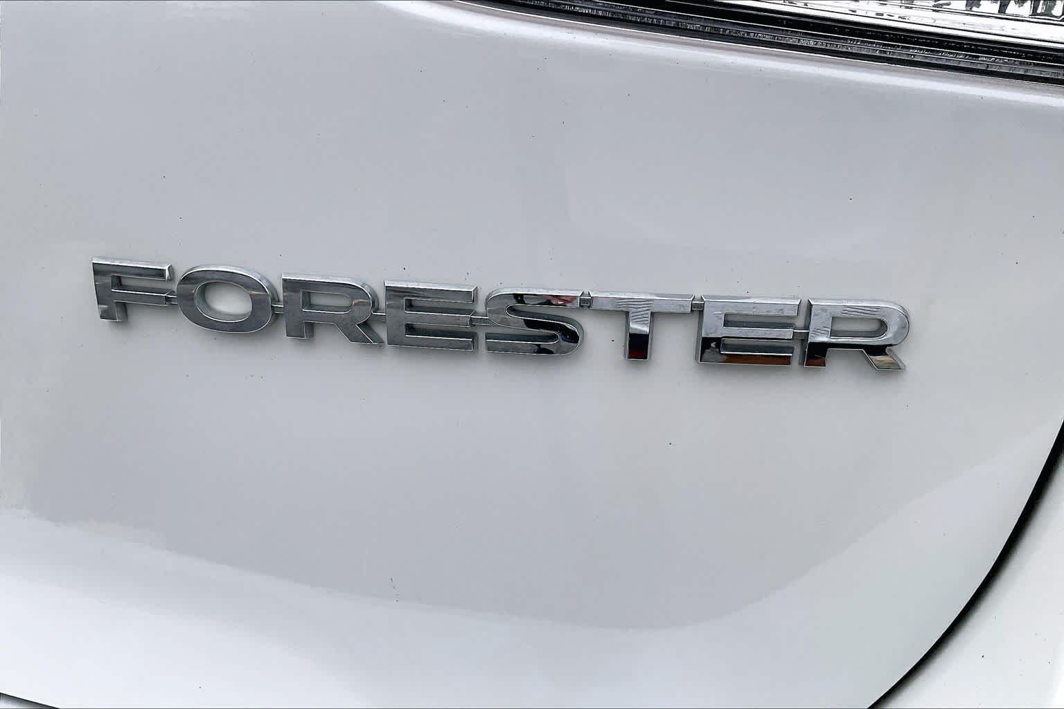 Used 2020 Crystal White Pearl Subaru Limited image 10