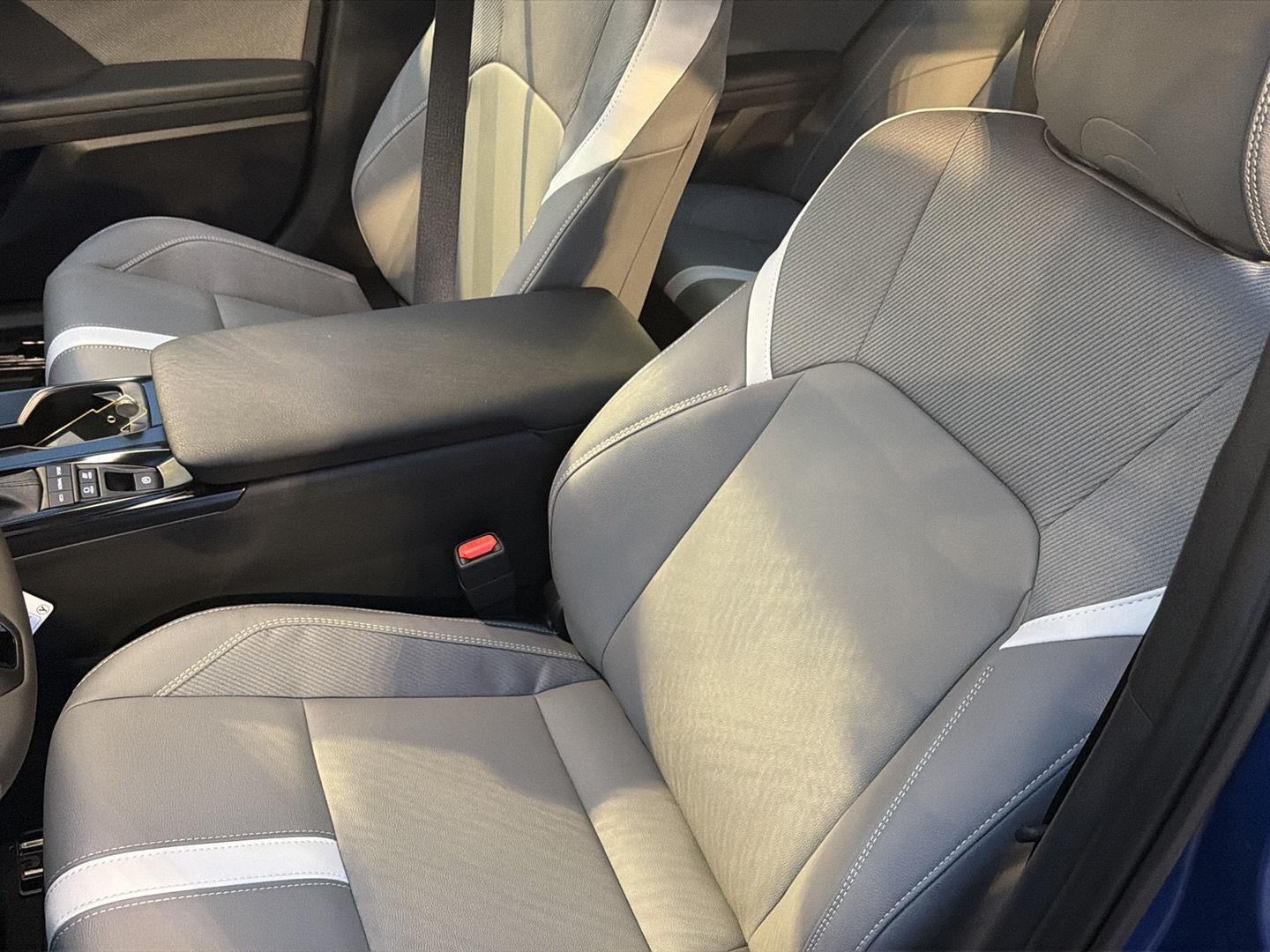New 2026 Reservoir Blue Toyota SE image 28