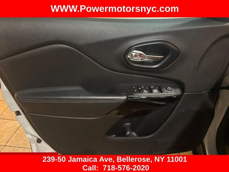 Used 2023 White Jeep Altitude image 30